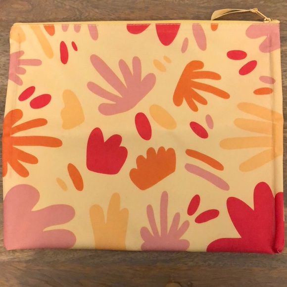 BRAND NEW Spring Pouch - Picture 2 of 2